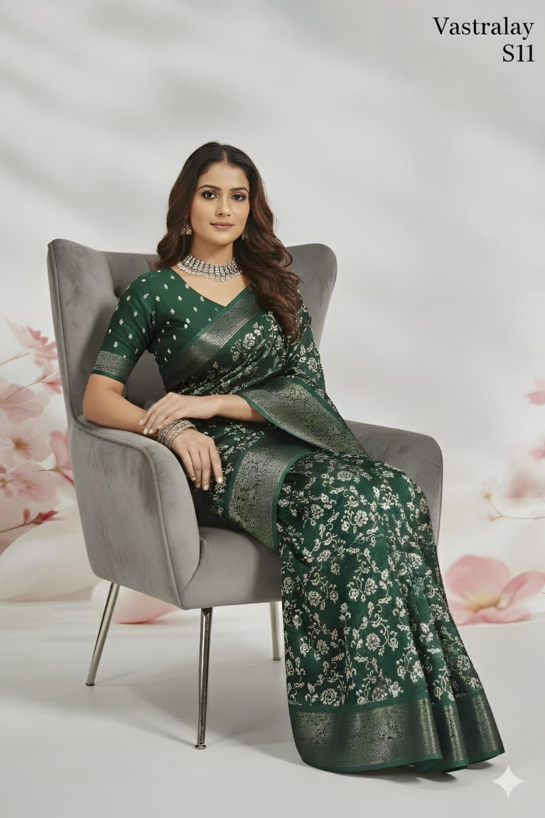 Elegant Emerald Green Woven Silk Saree with Floral Motifs